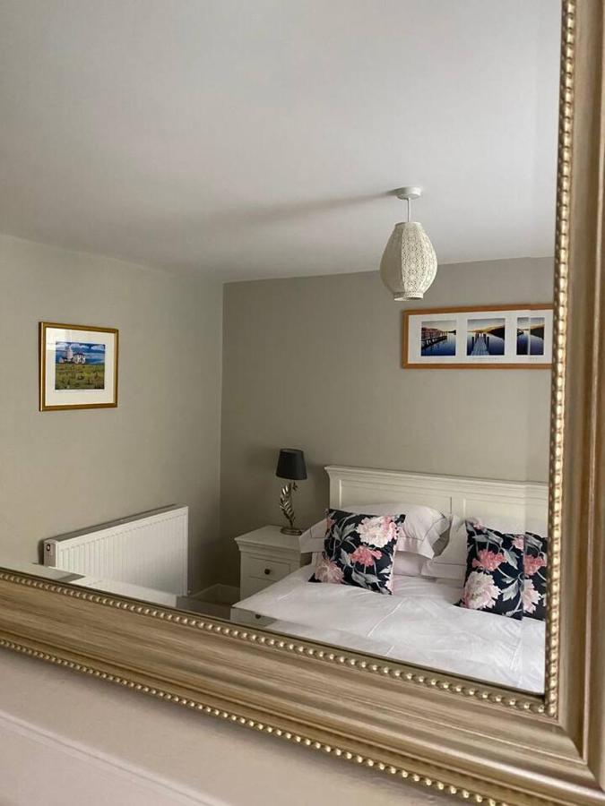 Cosy Beach House Steps From The Sea Cromer Exterior photo