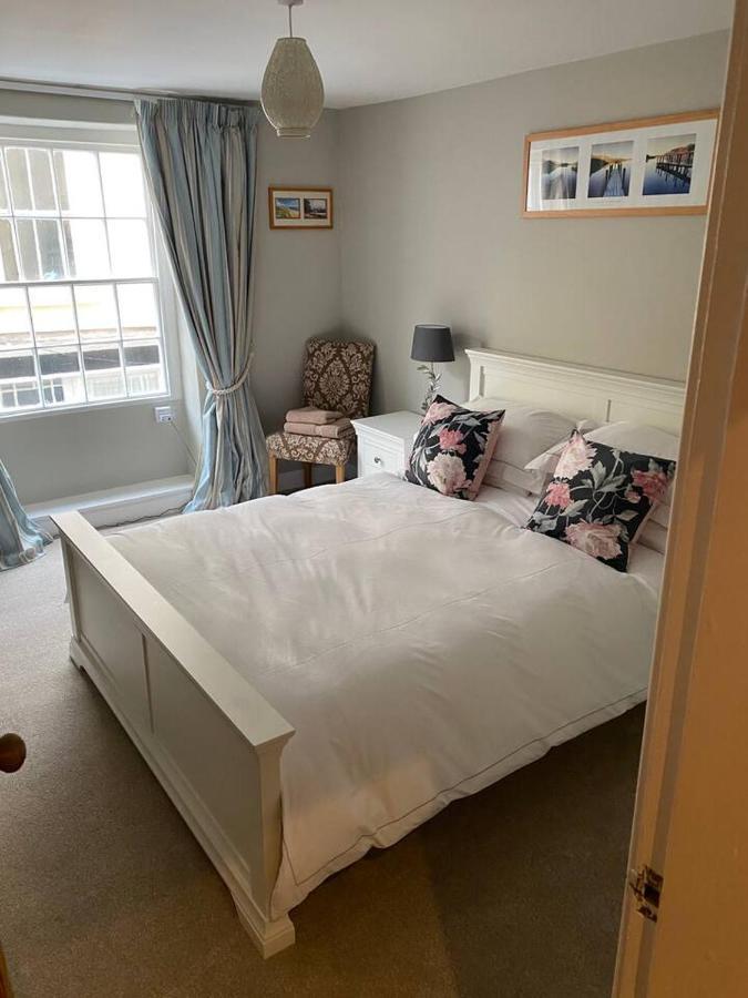Cosy Beach House Steps From The Sea Cromer Exterior photo